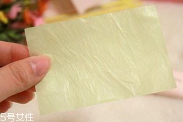 吸油紙會吸走防曬霜嗎？吸油紙會將水分帶走嗎？