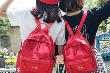 20歲女生背什么包？20多歲女生適合什么包包？