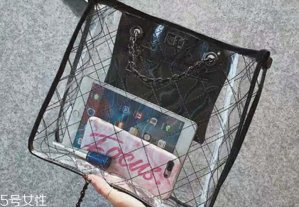 20歲女生背什么包？20多歲女生適合什么包包？