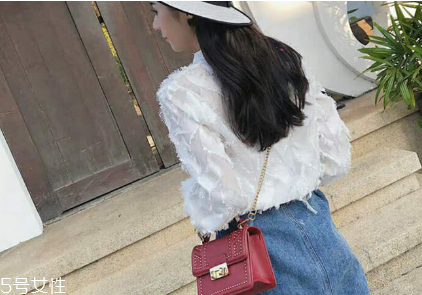 20歲女生背什么包？20多歲女生適合什么包包？