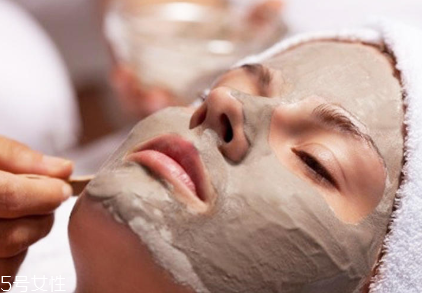 頑固痘痘怎么消除？油皮為什么反復(fù)爆痘？