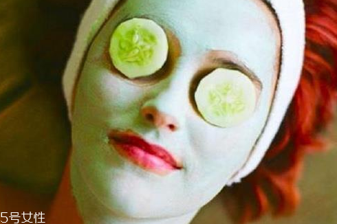 黃瓜敷臉能祛眼袋嗎？黃瓜敷臉有祛眼袋效果嗎？
