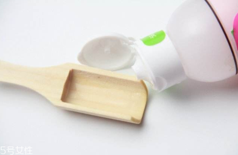 油皮痘痘肌怎么護(hù)膚？油皮致痘的4大誤區(qū)