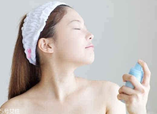 補水噴霧怎么定妝不花妝？補水噴霧的隱藏功能介紹