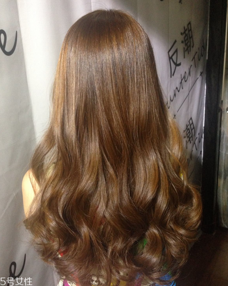 燙發(fā)后怎么打理卷發(fā)？剛燙的卷發(fā)如何打理？