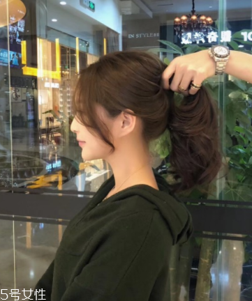 燙發(fā)是冷燙好還是熱燙好？冷燙和熱燙哪個(gè)更自然？