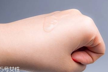 精華液有必要用嗎？精華液有什么作用和功效？