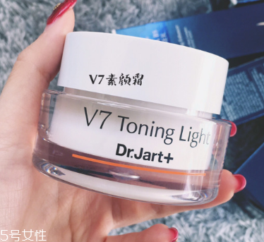 長期用素顏霜會變黑嗎？長期用素顏霜的后果