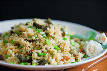 皮蛋韭菜花炒飯?jiān)趺醋?好吃又簡(jiǎn)單