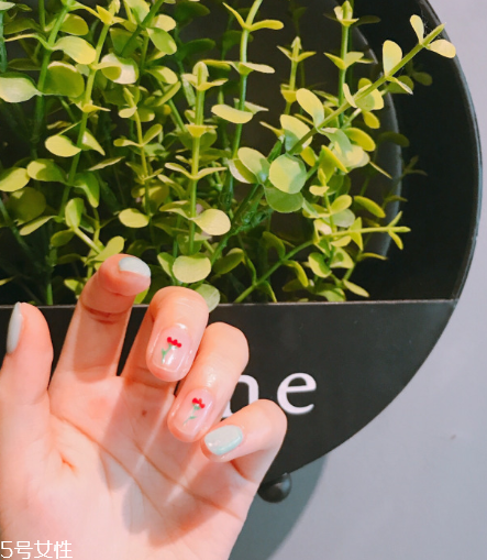 2022夏季最新美甲圖片 ins美甲讓你輕松降溫5度 2022夏季最新美甲圖片 ins美甲讓你輕松降溫5度