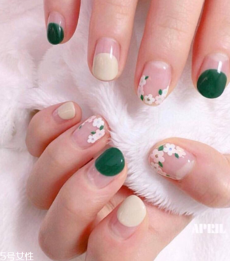 2022夏季最新美甲圖片 ins美甲讓你輕松降溫5度 2022夏季最新美甲圖片 ins美甲讓你輕松降溫5度