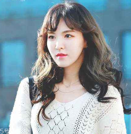 燙發(fā)能拉直嗎？燙發(fā)變直的方法