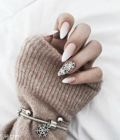 個(gè)性美甲圖片2018 讓人過目難忘的瀟灑酷帥美甲