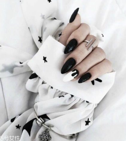 個(gè)性美甲圖片2018 讓人過目難忘的瀟灑酷帥美甲