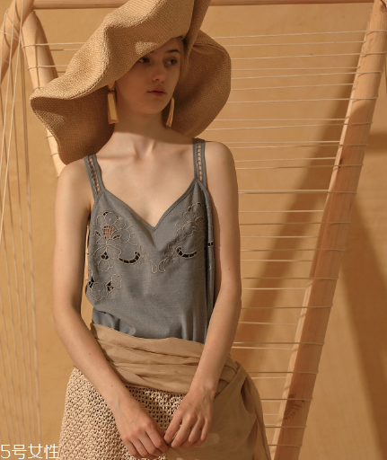 平胸女生夏天穿什么？平胸也能穿出高級感