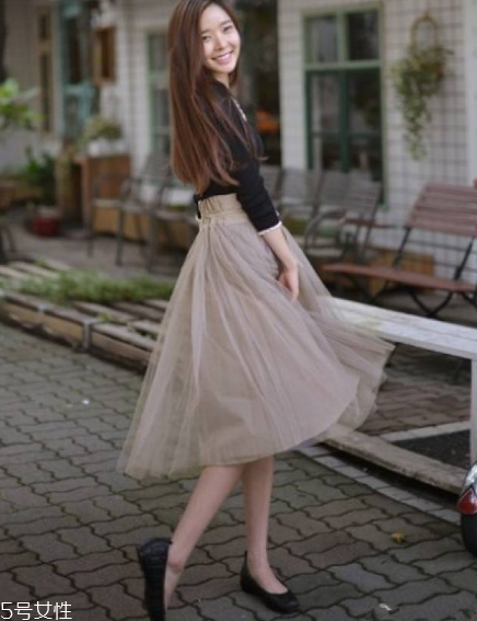 平胸女生夏天穿什么？平胸也能穿出高級感
