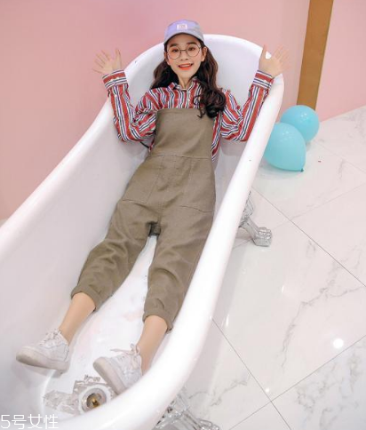 平胸女生夏天穿什么？平胸也能穿出高級感