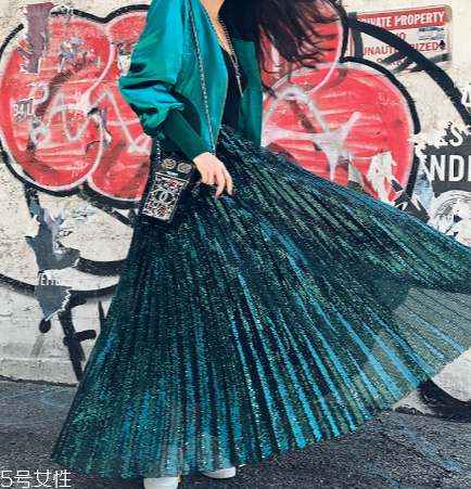 胖mm適合穿什么半身裙？這幾款都超顯瘦