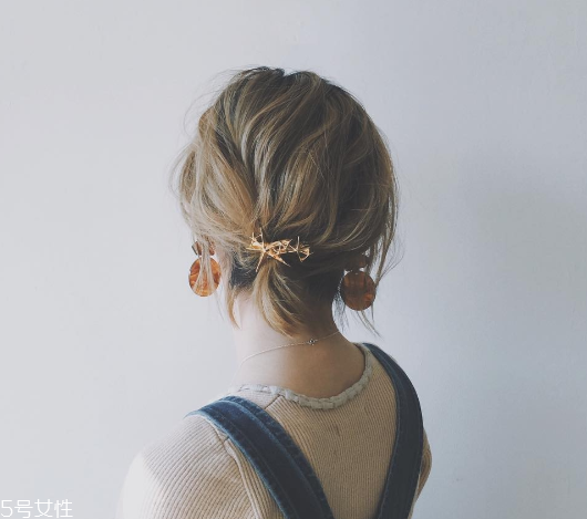 鮑伯頭發(fā)型怎么打理好看？鮑伯頭的5種打理方法