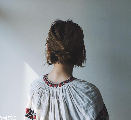 鮑伯頭發(fā)型怎么打理好看？鮑伯頭的5種打理方法