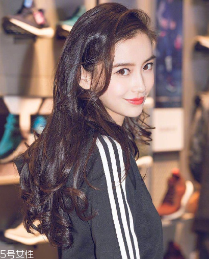 燙發(fā)一般多少錢？燙發(fā)價(jià)位防被坑指南