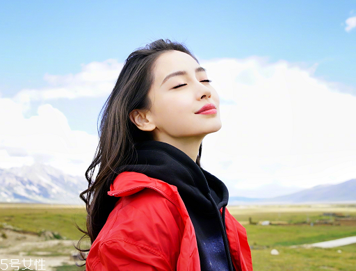 燙發(fā)一般多少錢？燙發(fā)價(jià)位防被坑指南