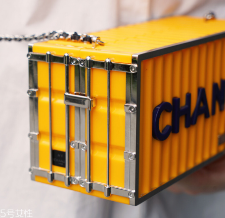 chanel集裝箱多少錢？香奈兒集裝箱包包正品價格