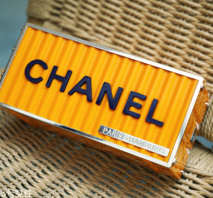 chanel集裝箱多少錢？香奈兒集裝箱包包正品價格