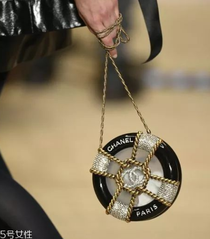 chanel救生圈多少錢？香奈兒救生圈包價格