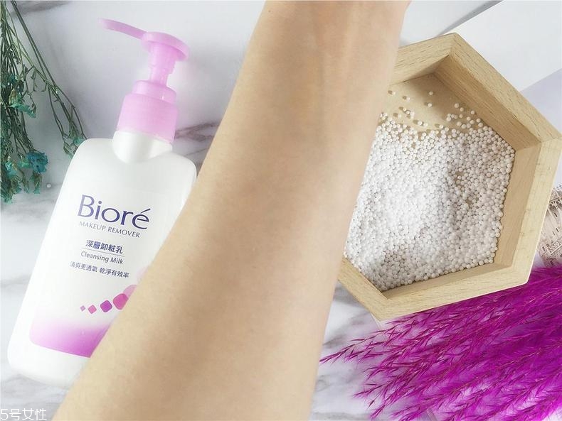 碧柔卸妝乳卸得干凈嗎？碧柔卸妝乳卸妝能力測試