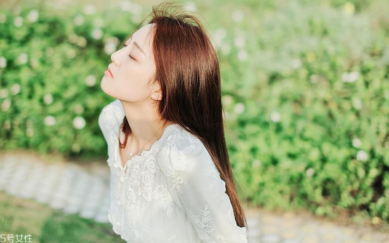 手比臉白是什么原因？手比臉白怎么回事？