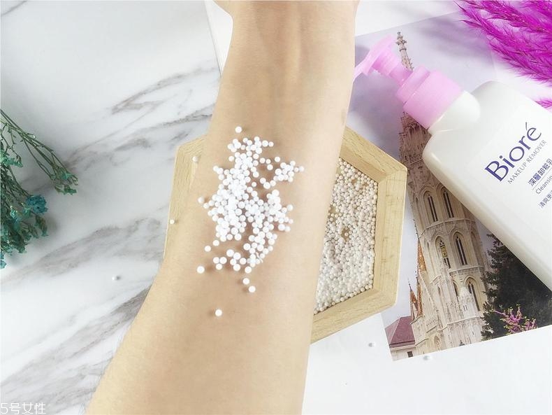 碧柔卸妝乳卸得干凈嗎？碧柔卸妝乳卸妝能力測試