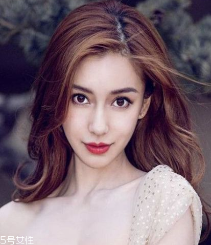 染發(fā)是干發(fā)還是濕發(fā)？關(guān)于染發(fā)的小問(wèn)題