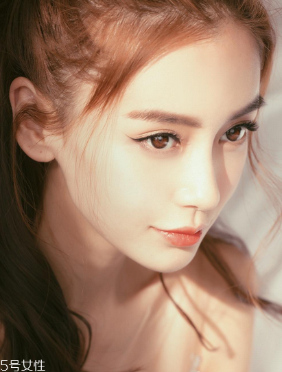 染發(fā)是頭發(fā)越油越好嗎？關(guān)于染發(fā)的真相