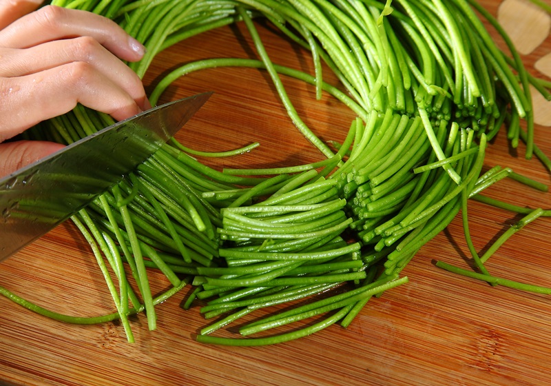野蓮怎么炒好吃 荇菜怎么吃 野蓮怎么炒好吃 荇菜怎么吃