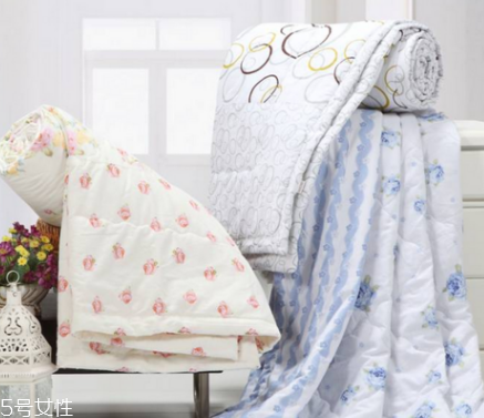 空調(diào)被一般幾斤重？不同填充物重量不同