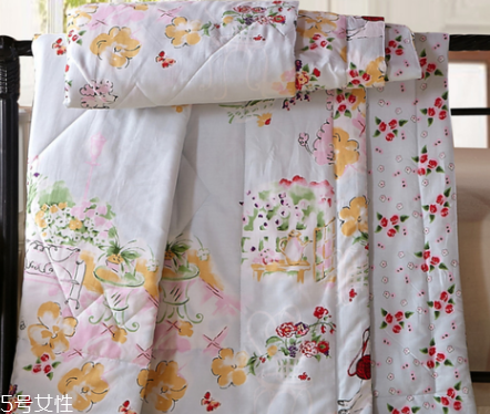 空調(diào)被上有血怎么處理？清理血漬小妙招