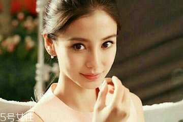 染發(fā)會使頭發(fā)變白嗎？頭發(fā)變白不是染發(fā)的鍋