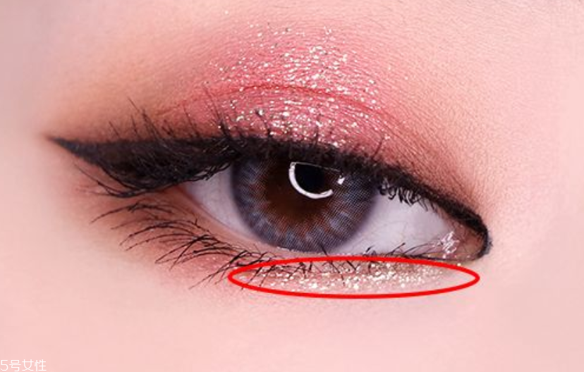 下眼影怎么畫顯眼睛大？眼睛變大2倍的下眼影畫法