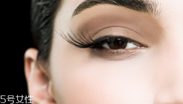 下眼影怎么畫顯眼睛大？眼睛變大2倍的下眼影畫法
