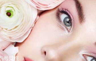 下眼影怎么畫顯眼睛大？眼睛變大2倍的下眼影畫法