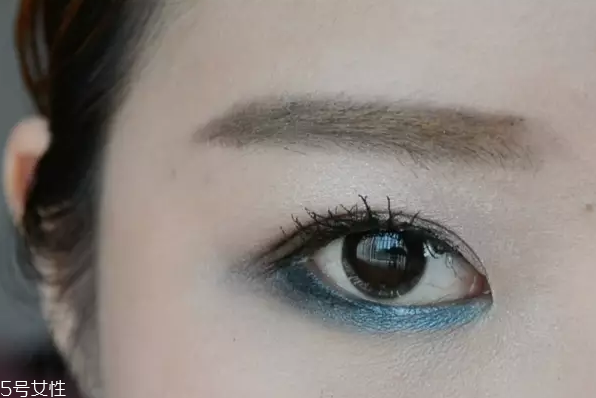 下眼影顯臟怎么辦？下眼影怎么畫(huà)不突兀？
