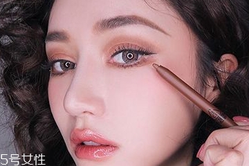下眼影顯臟怎么辦？下眼影怎么畫(huà)不突兀？