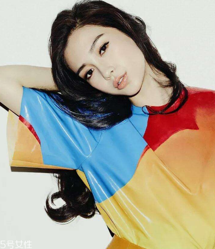 染發(fā)好還是戴假發(fā)好？染發(fā)假發(fā)選哪個