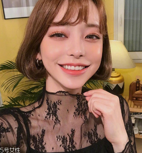 染發(fā)好還是戴假發(fā)好？染發(fā)假發(fā)選哪個