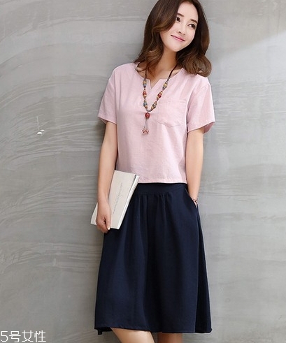 棉麻長裙子怎么搭配？文藝妹紙都這樣穿