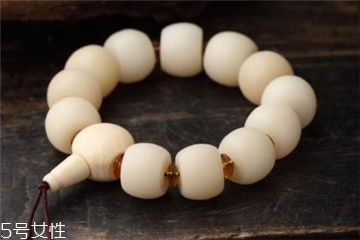 菩提根手串怎么盤玩？這樣盤包漿才好看