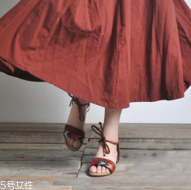 棉麻長裙配什么鞋子？除了小白鞋還有這些