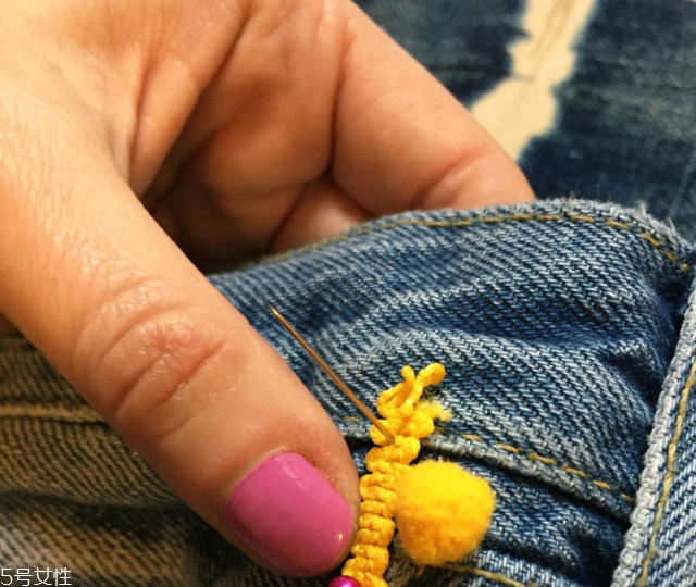 舊牛仔褲怎么改好看？只需幾步立馬變身時尚褲子