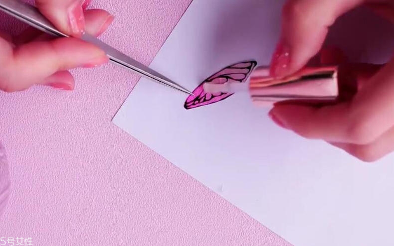 蝴蝶型耳墜怎么做？森林系耳墜的自制教程